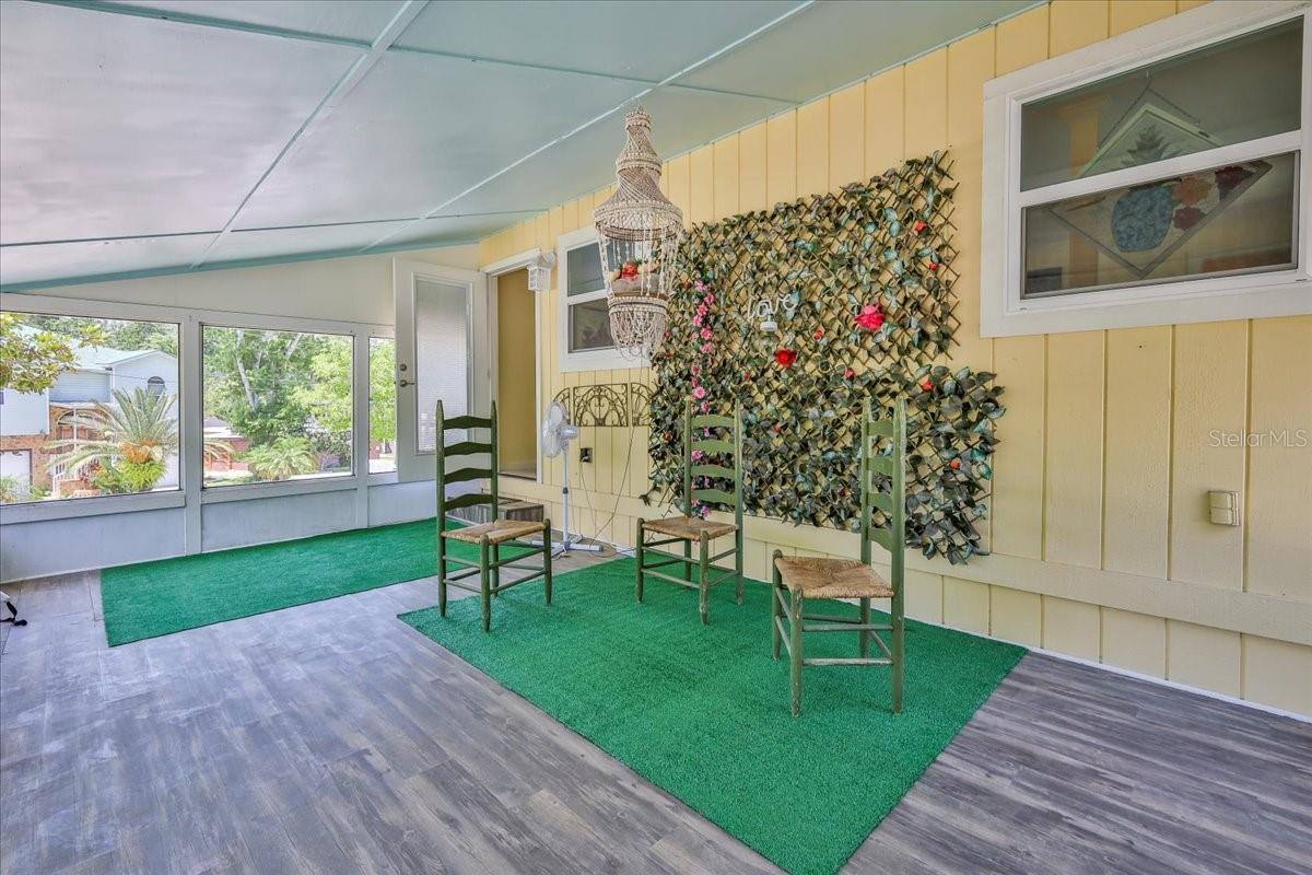 Listing photo id 53 for 5507 Darlene Street
