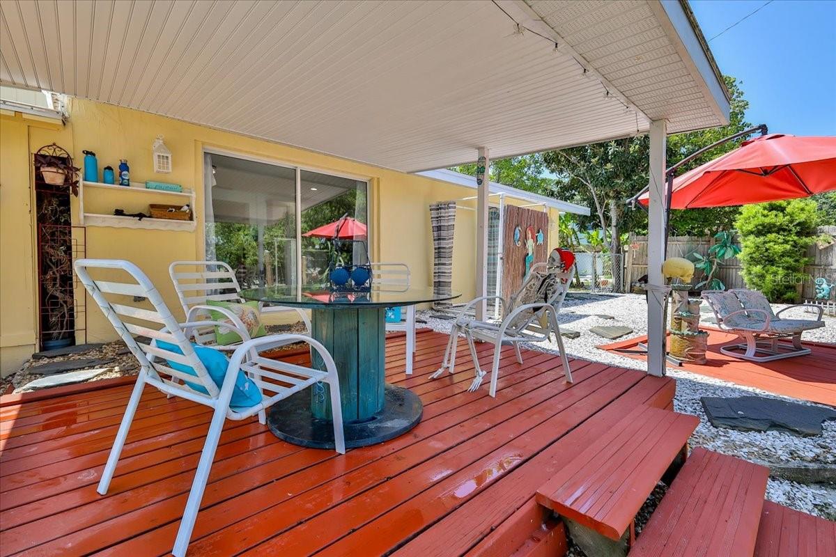 Listing photo id 55 for 5507 Darlene Street