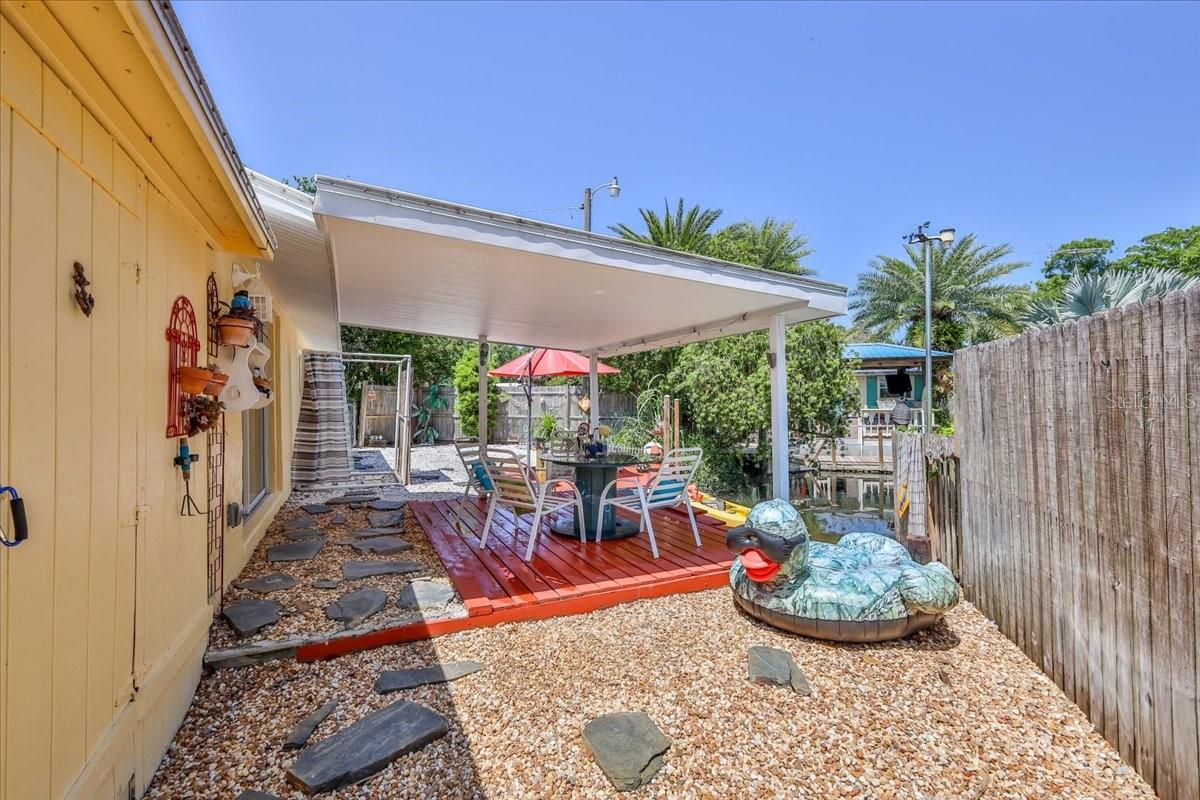 Listing photo id 56 for 5507 Darlene Street