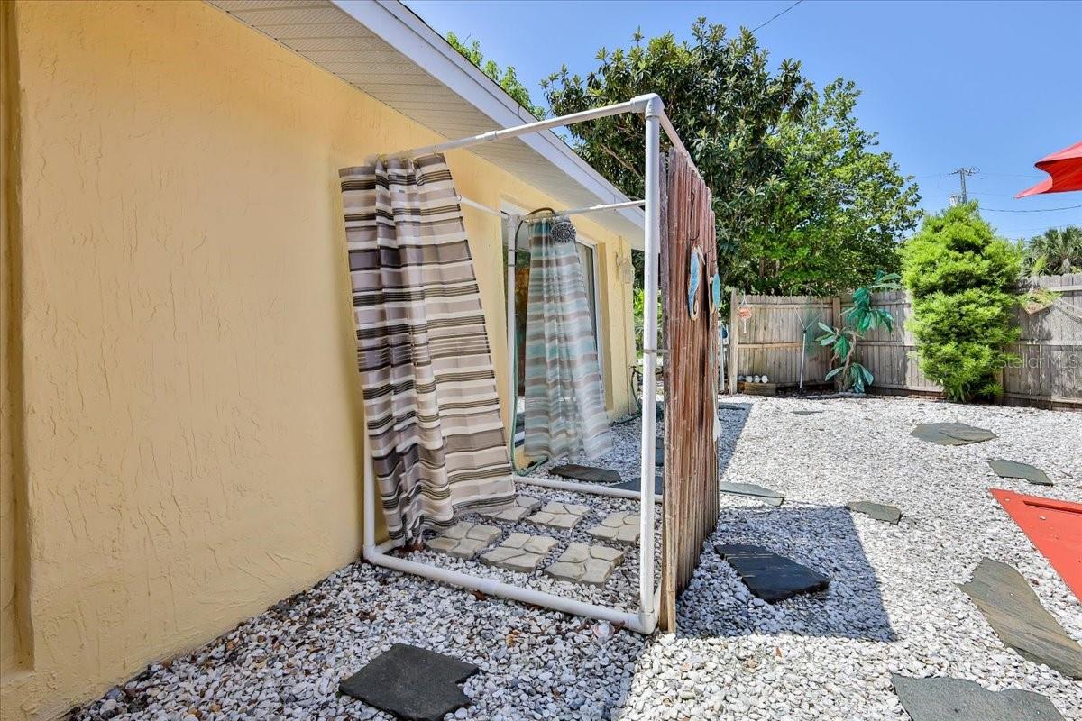 Listing photo id 60 for 5507 Darlene Street