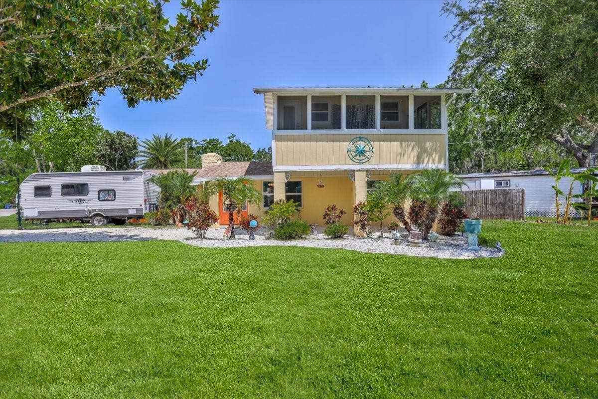 Listing photo id 6 for 5507 Darlene Street