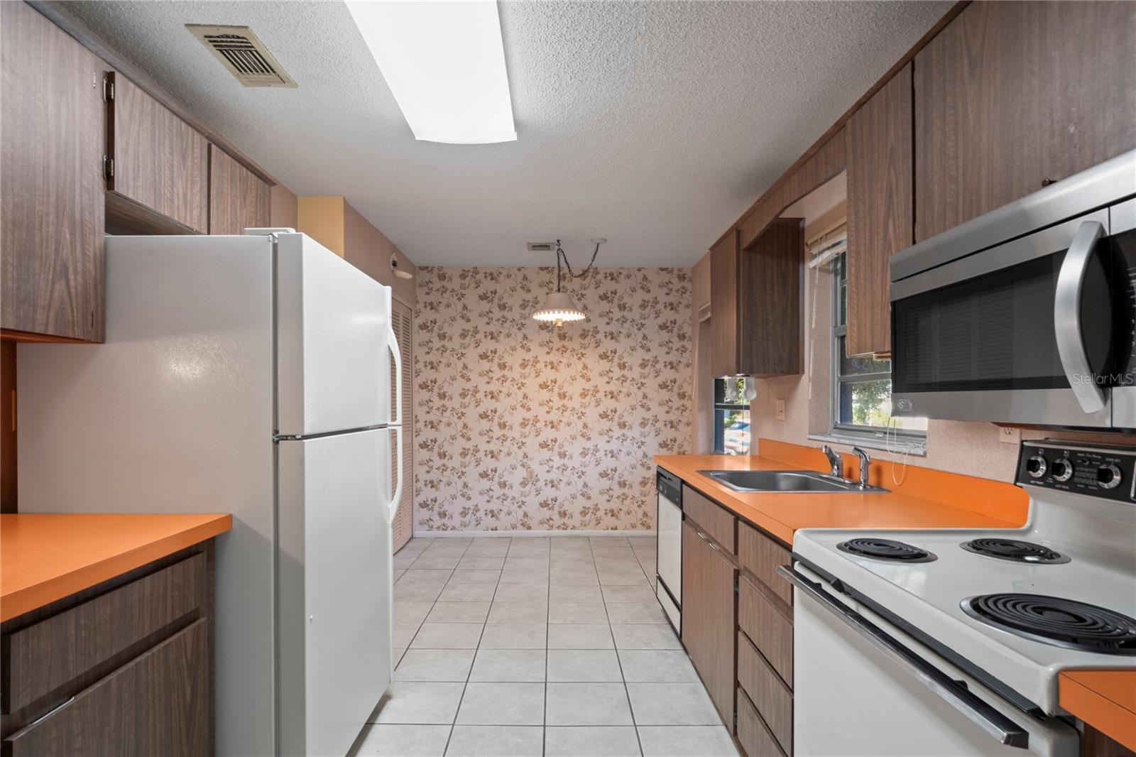 Image 10 of 75 For 8718 Benton Drive