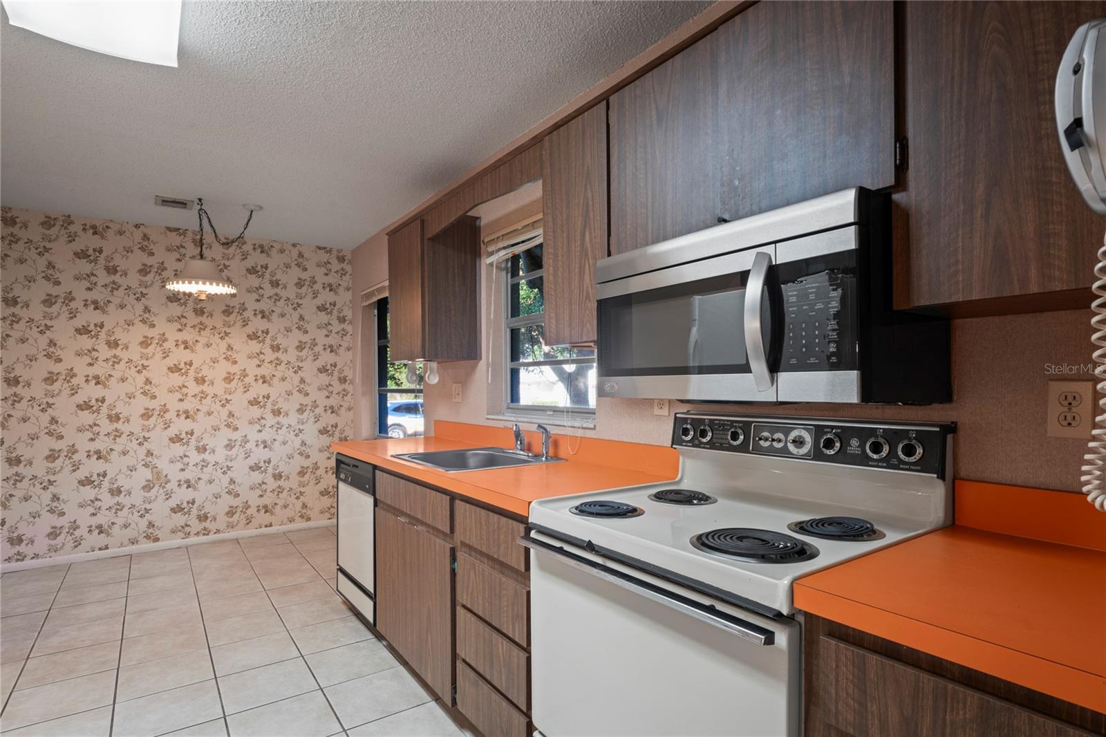 Image 11 of 75 For 8718 Benton Drive