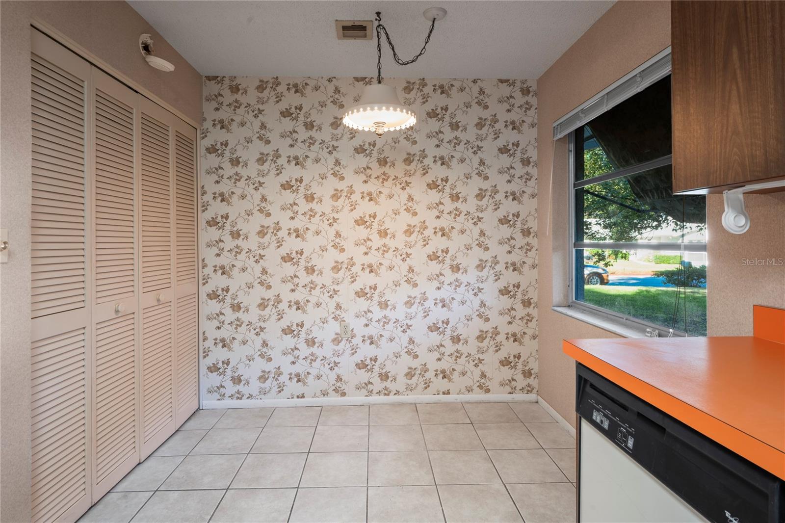 Image 16 of 75 For 8718 Benton Drive