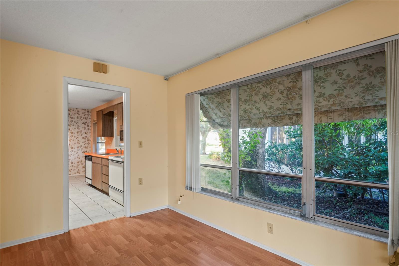 Image 19 of 75 For 8718 Benton Drive