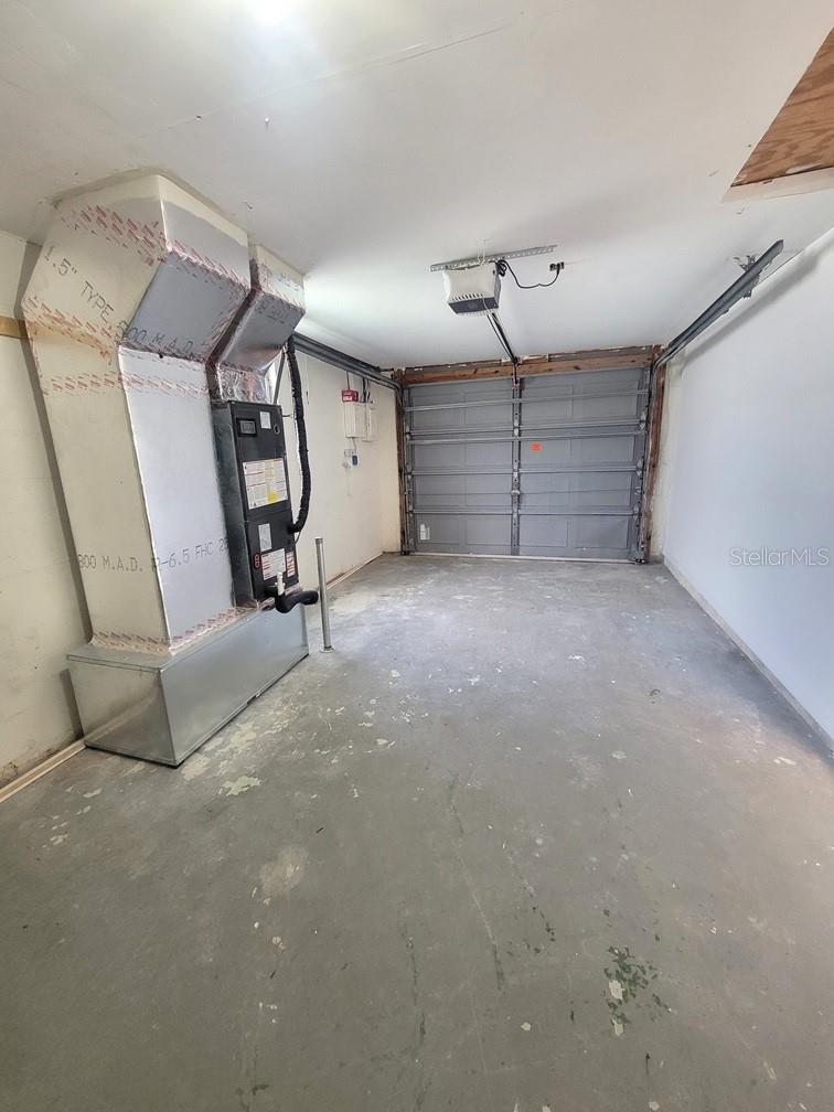 Listing photo id 9 for 13637 Maria Drive