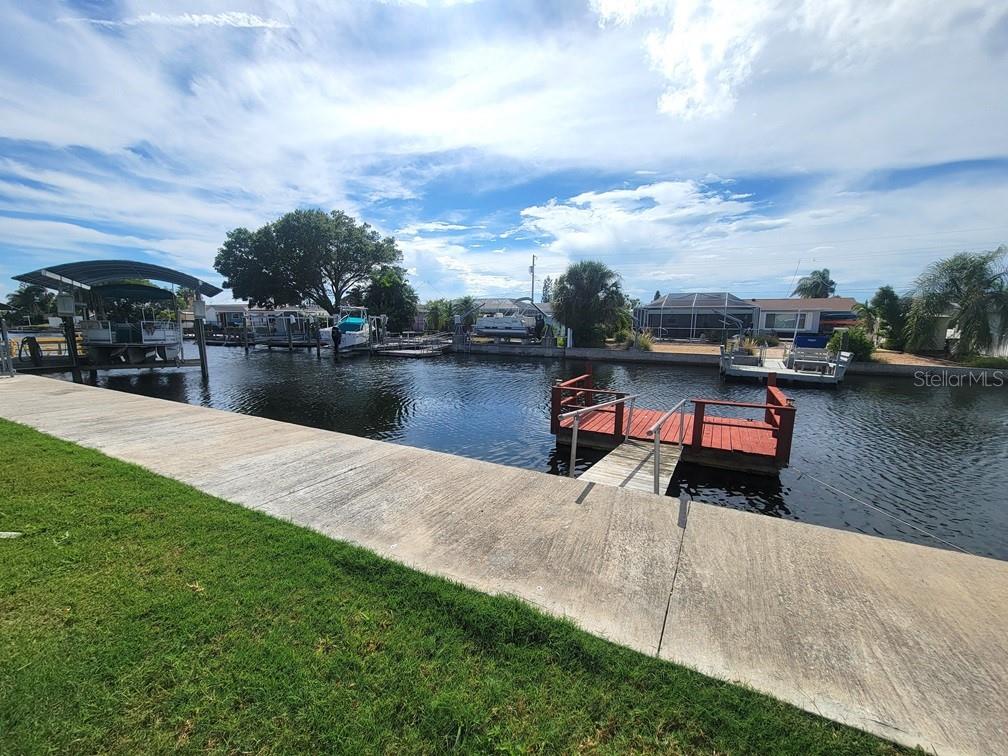 Listing photo id 15 for 13637 Maria Drive