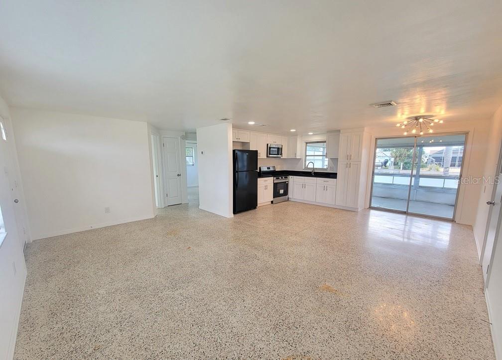 Listing photo id 1 for 13637 Maria Drive