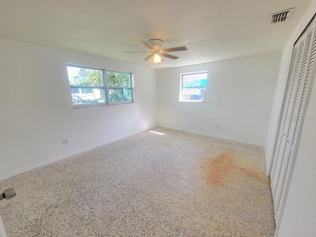 Listing photo id 4 for 13637 Maria Drive