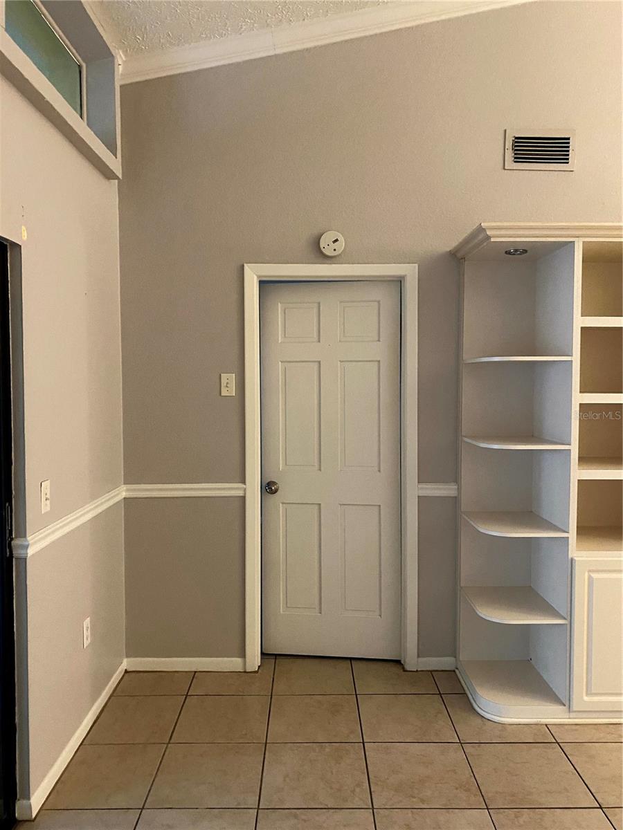 Image 5 of 14 For 8550 Shadblow Court 7