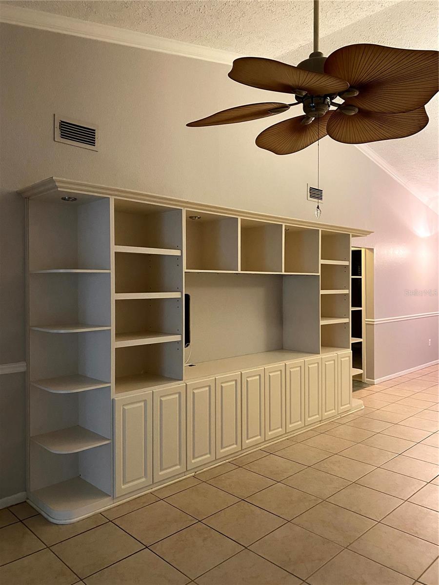 Image 6 of 14 For 8550 Shadblow Court 7