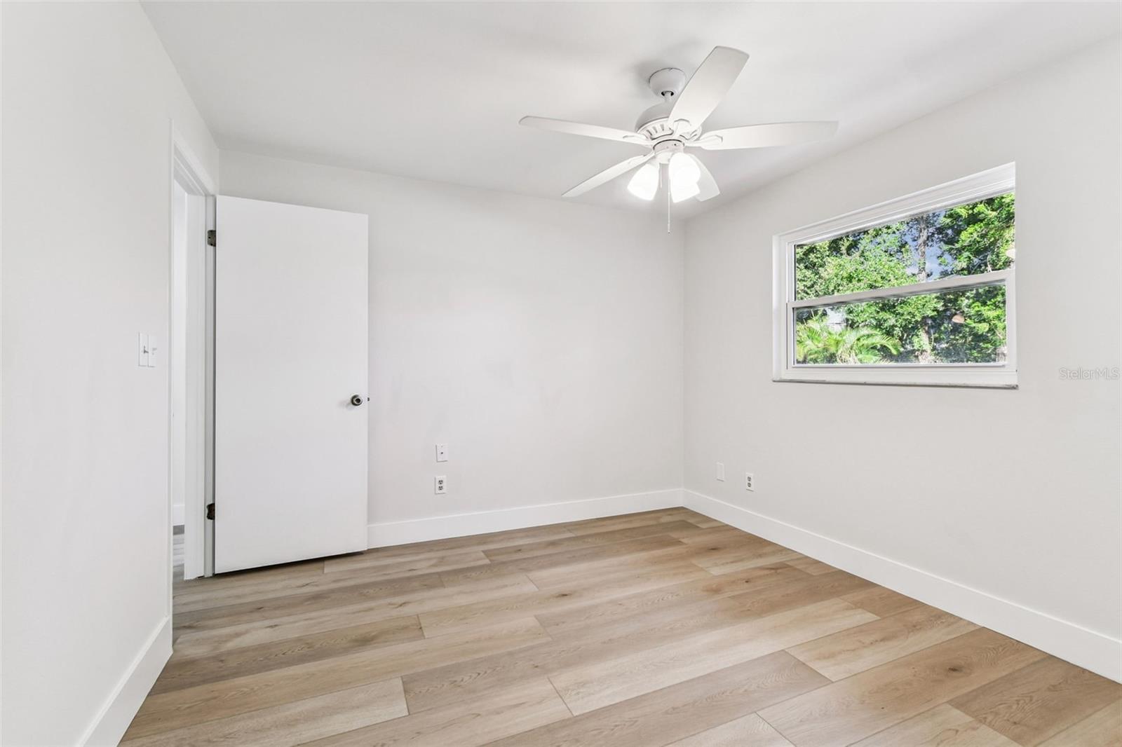 Image 39 of 73 For 844 Park Court