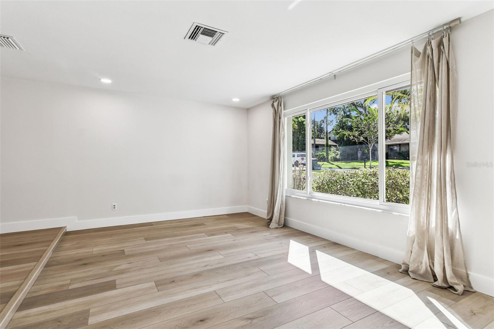 Image 7 of 73 For 844 Park Court