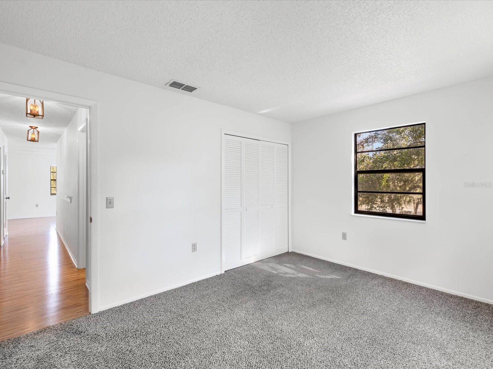 Listing photo id 18 for 12035 Proctor Loop 5