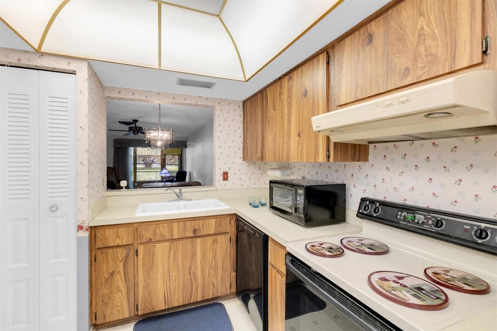 Image 10 of 59 For 11204 Pembridge Court 4