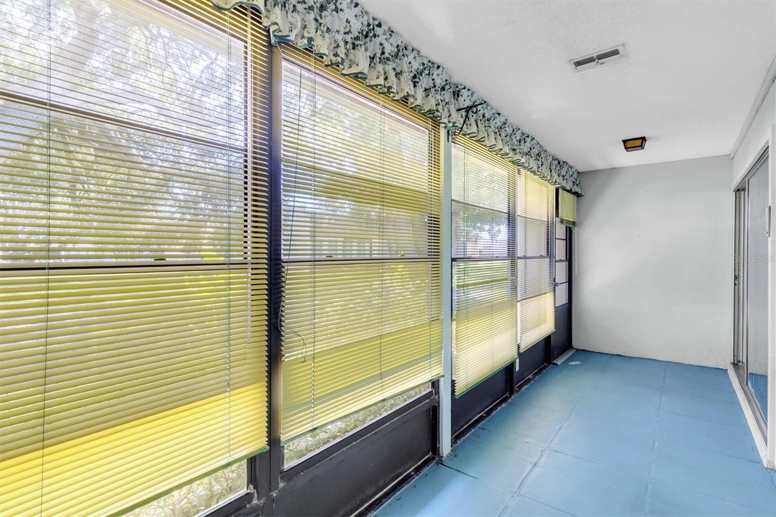 Image 23 of 59 For 11204 Pembridge Court 4