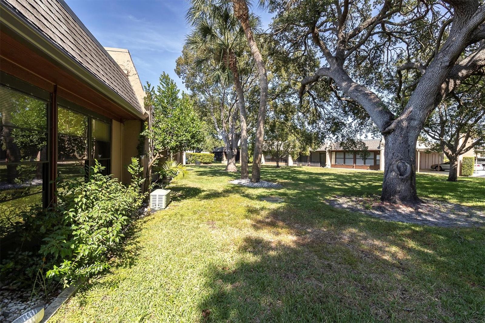 Image 27 of 59 For 11204 Pembridge Court 4