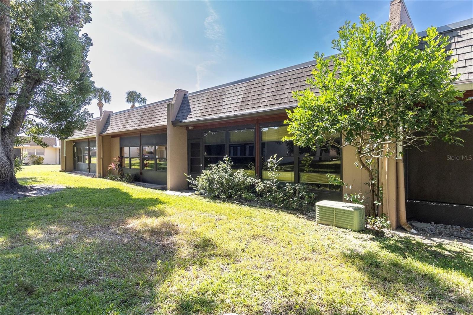 Image 29 of 59 For 11204 Pembridge Court 4