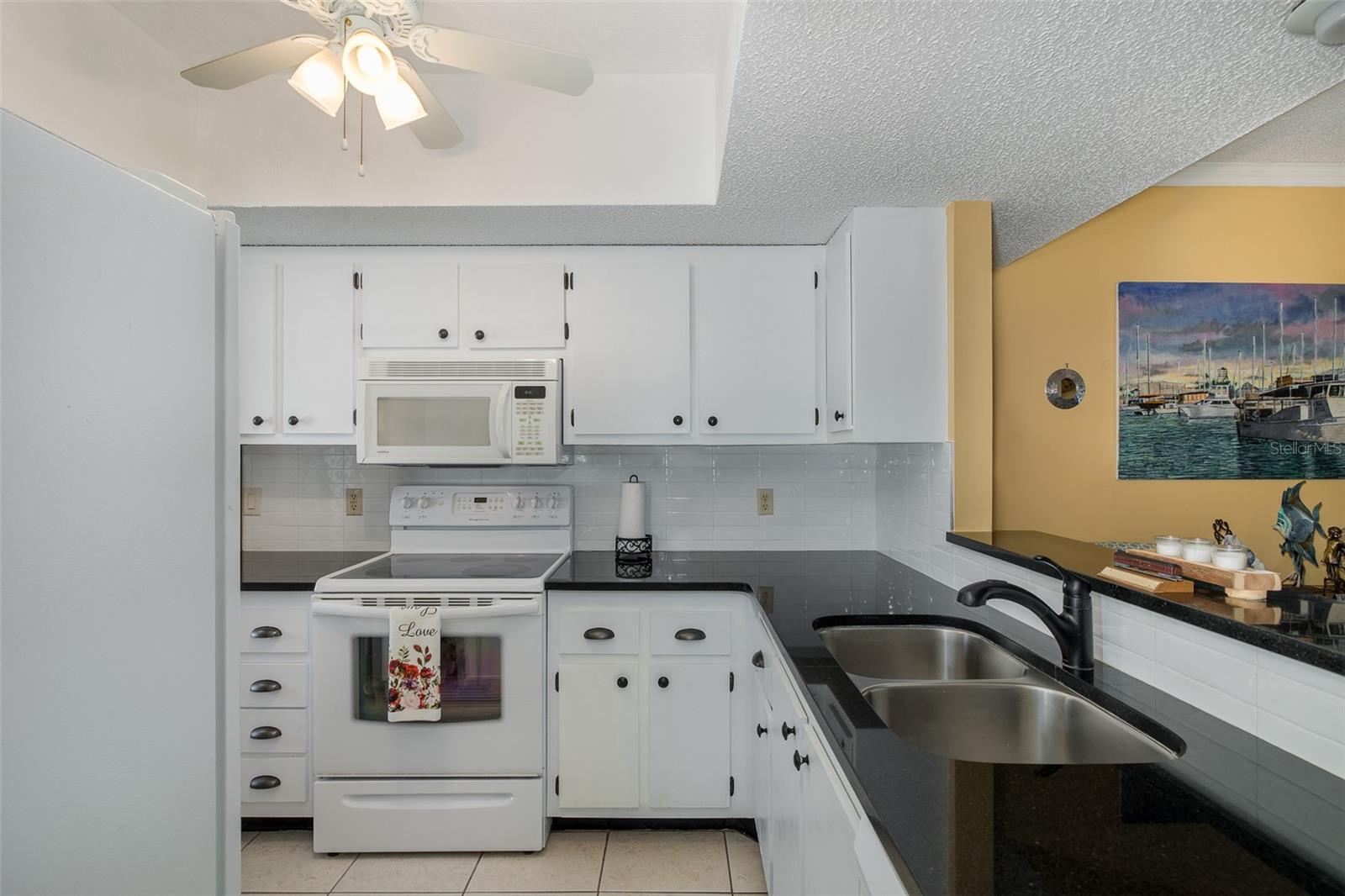Image 21 of 48 For 8210 Aquila Street 213
