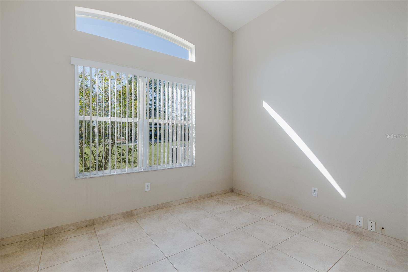 Image 19 of 44 For 23836 Hastings Way