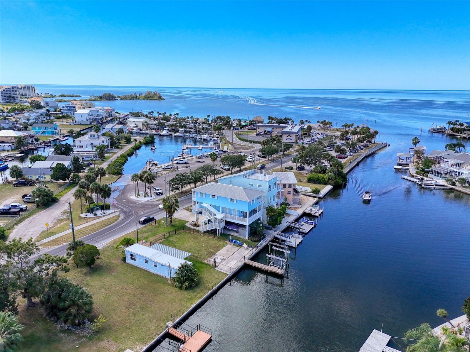 Listing photo id 8 for 6429 Clark Street