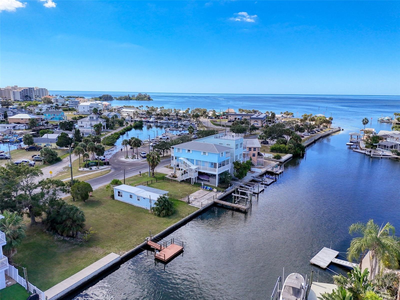Listing photo id 19 for 6429 Clark Street