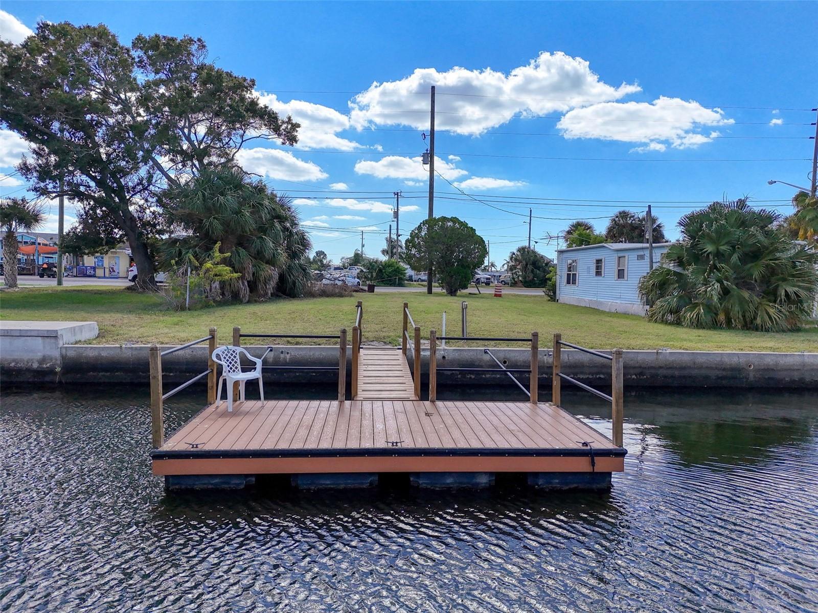Listing photo id 20 for 6429 Clark Street