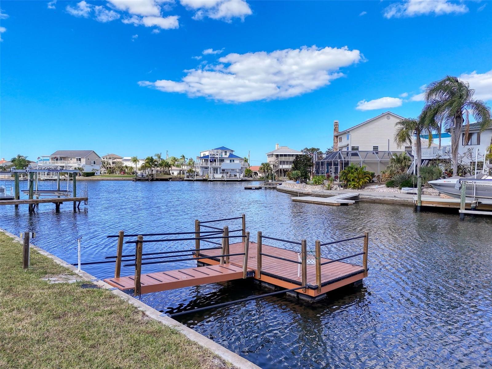 Listing photo id 22 for 6429 Clark Street