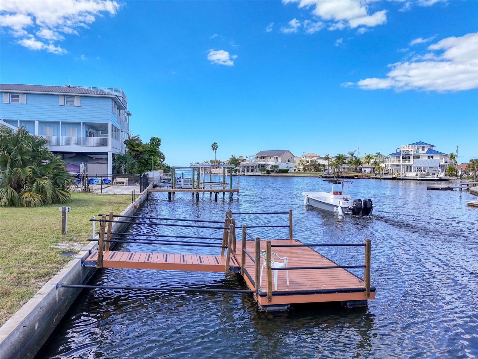 Listing photo id 23 for 6429 Clark Street