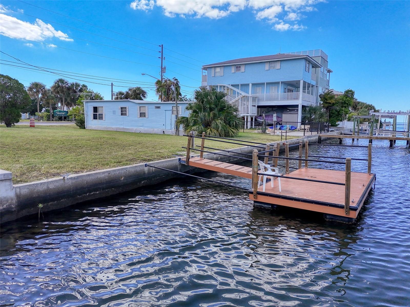 Listing photo id 24 for 6429 Clark Street