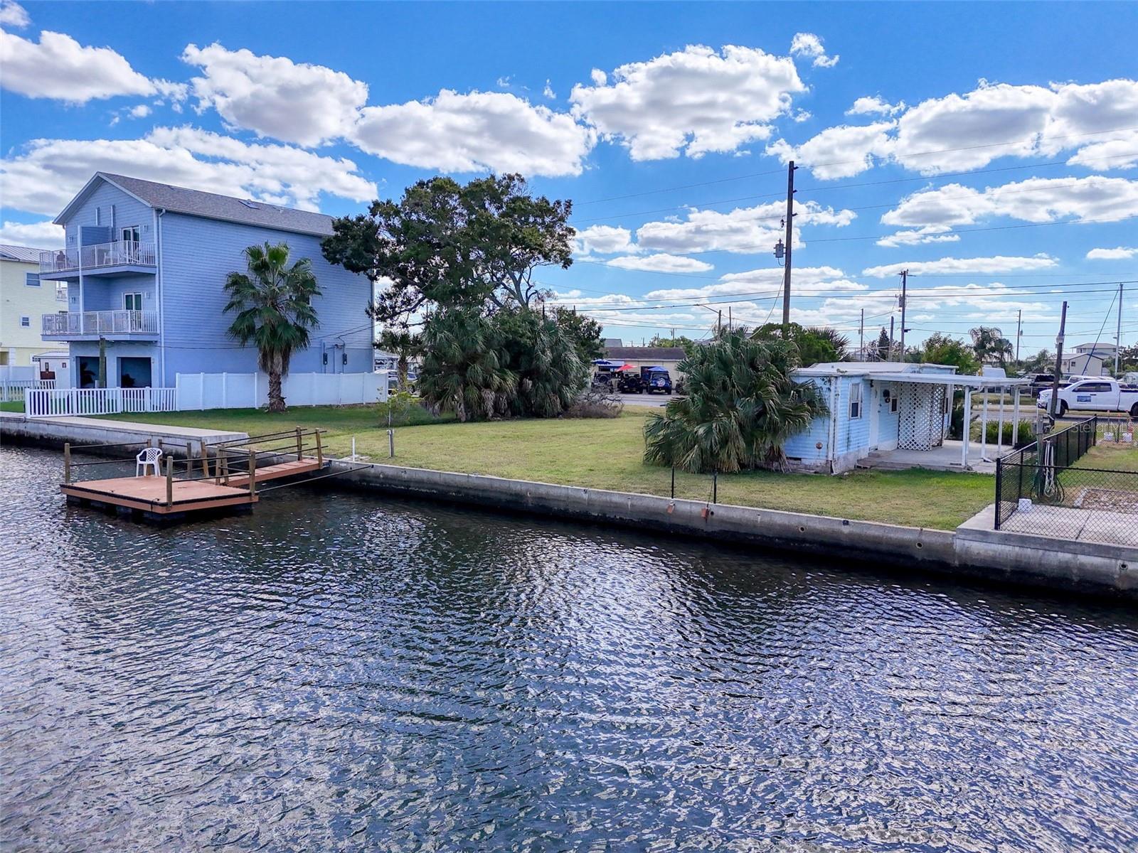 Listing photo id 25 for 6429 Clark Street