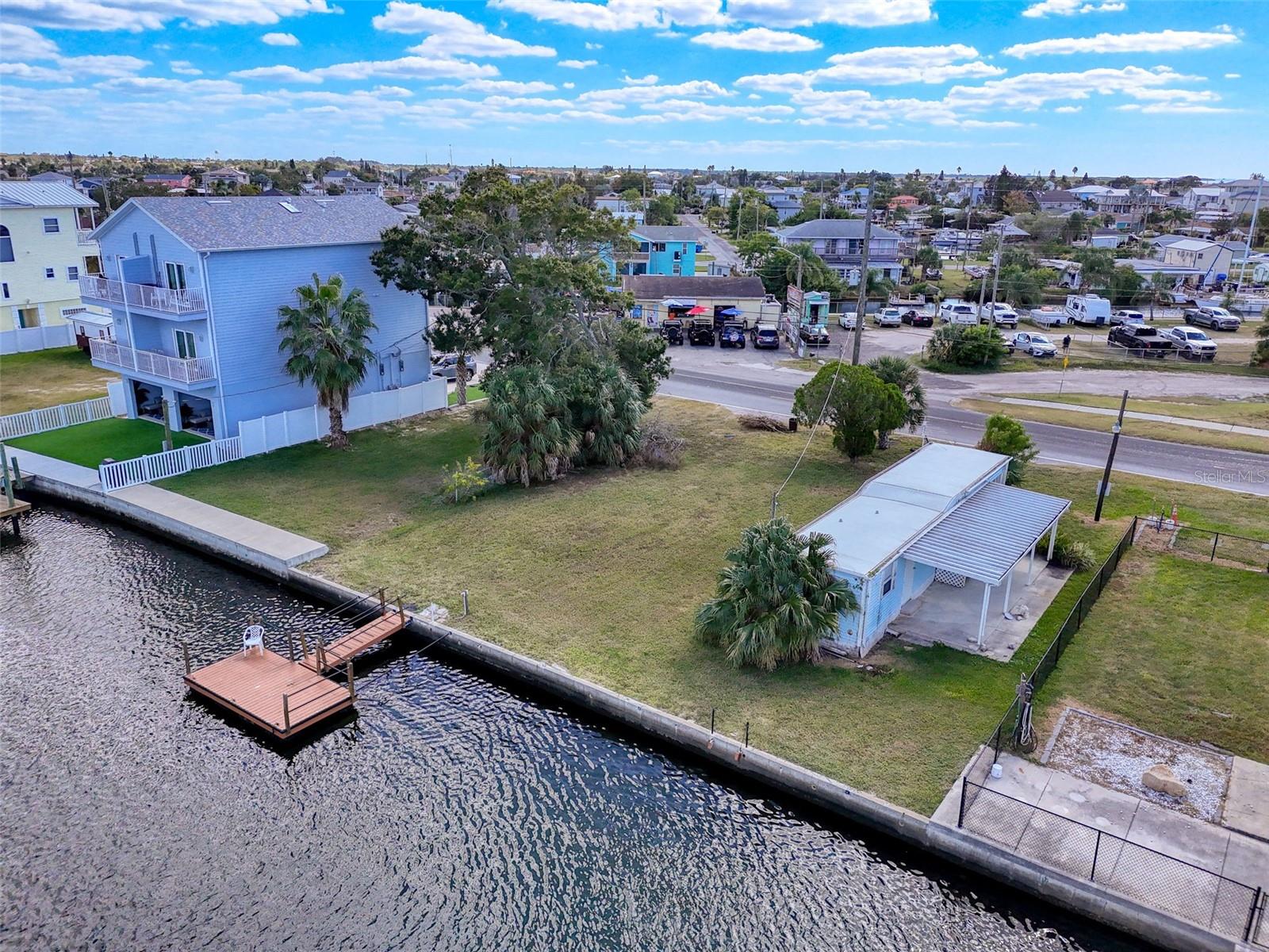 Listing photo id 27 for 6429 Clark Street
