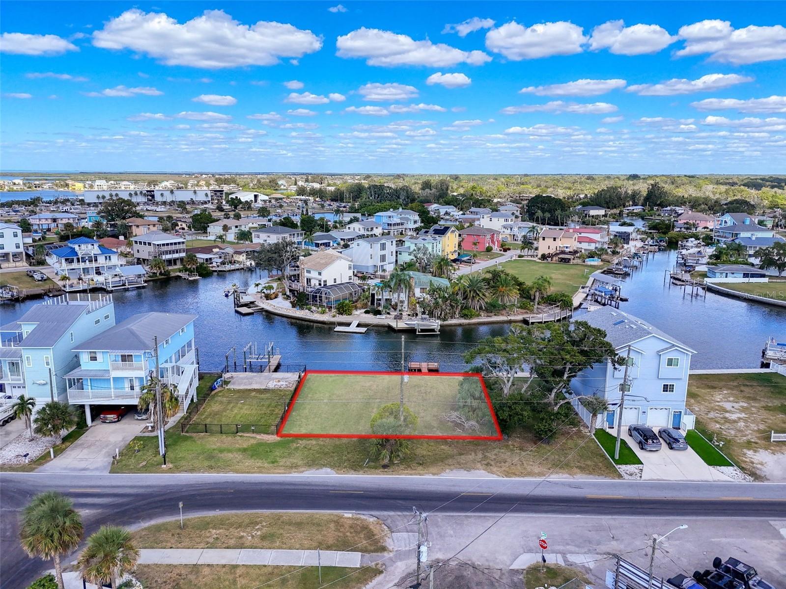 Listing photo id 32 for 6429 Clark Street
