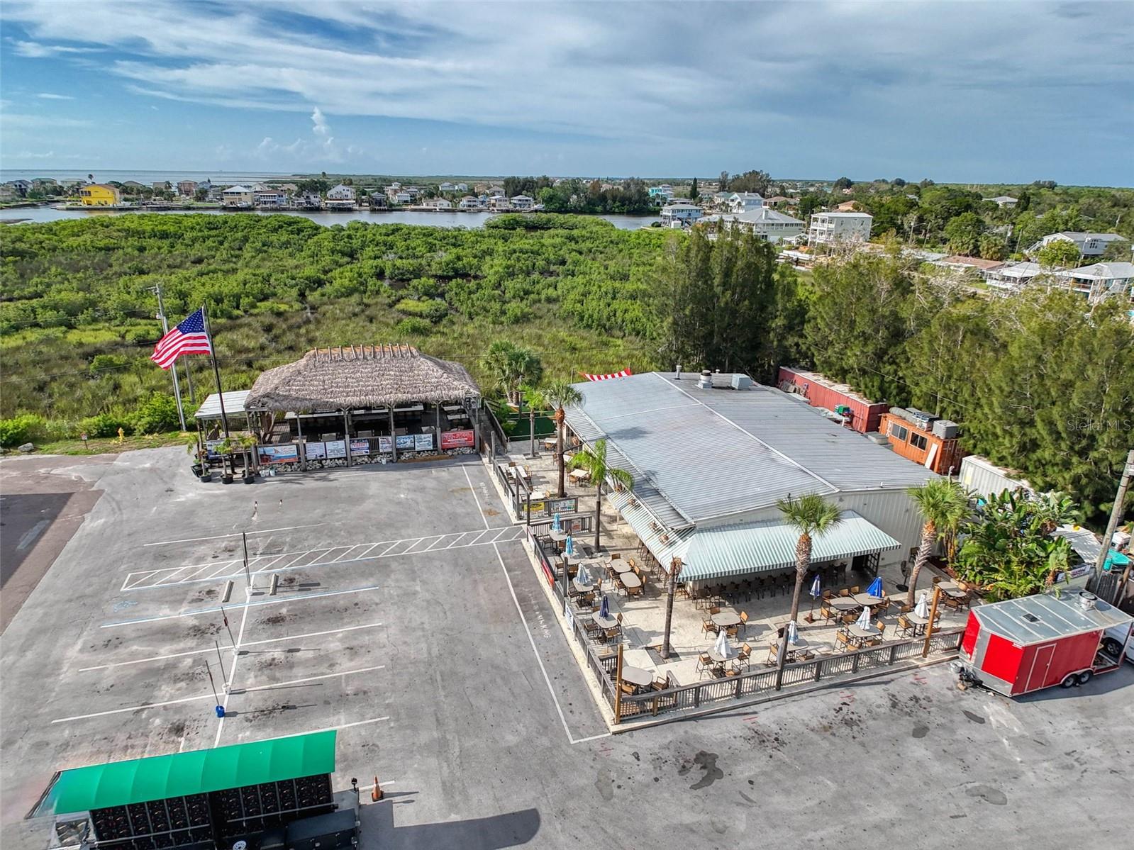 Listing photo id 39 for 6429 Clark Street