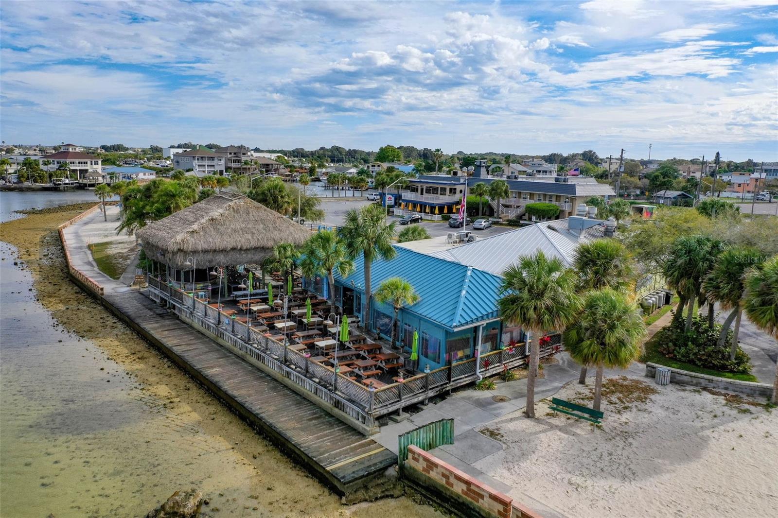 Listing photo id 40 for 6429 Clark Street