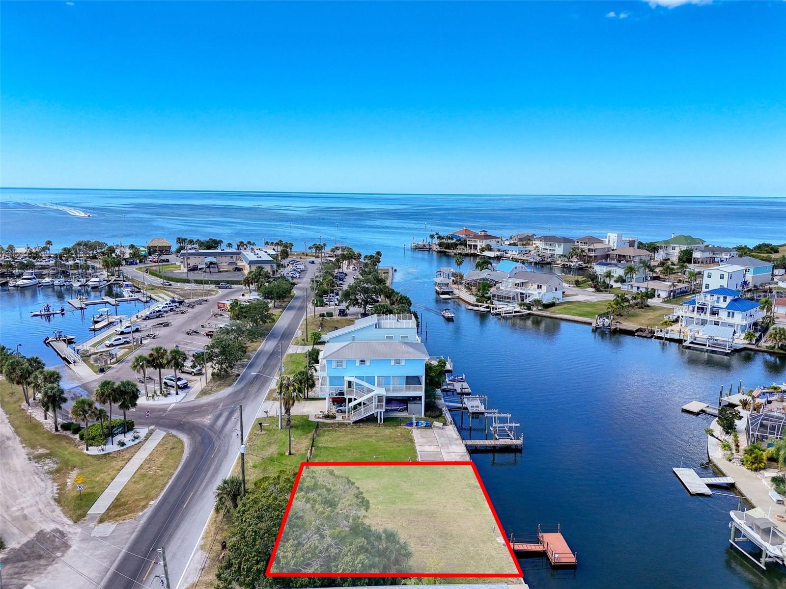 Listing photo id 3 for 6429 Clark Street