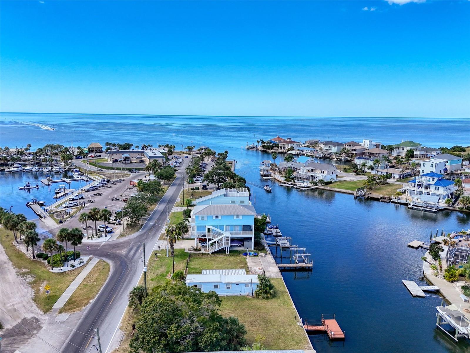 Listing photo id 4 for 6429 Clark Street