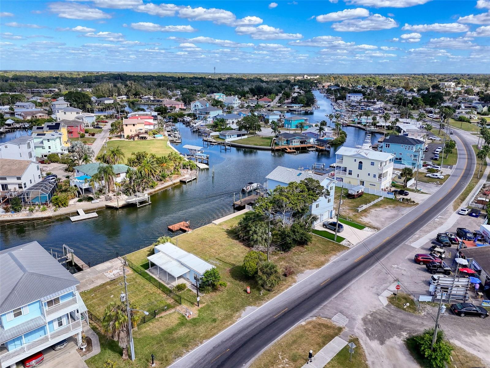 Listing photo id 6 for 6429 Clark Street