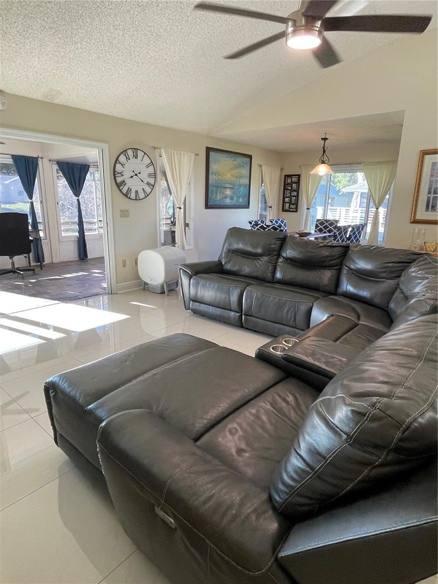 Image 16 of 40 For 1007 Lake Avoca Drive