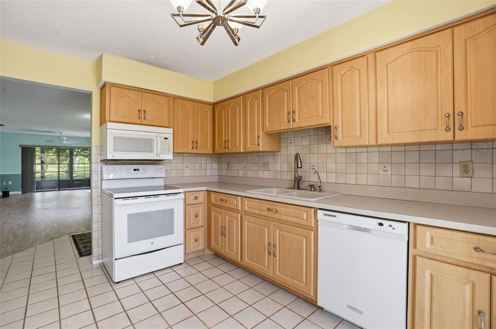 Image 16 of 45 For 12906 Wedgewood Way B