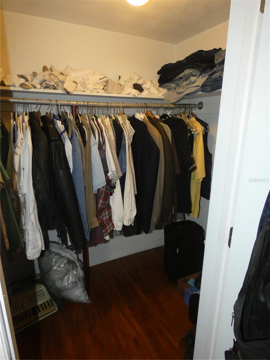 Listing photo id 8 for 4832 Elmwood Street