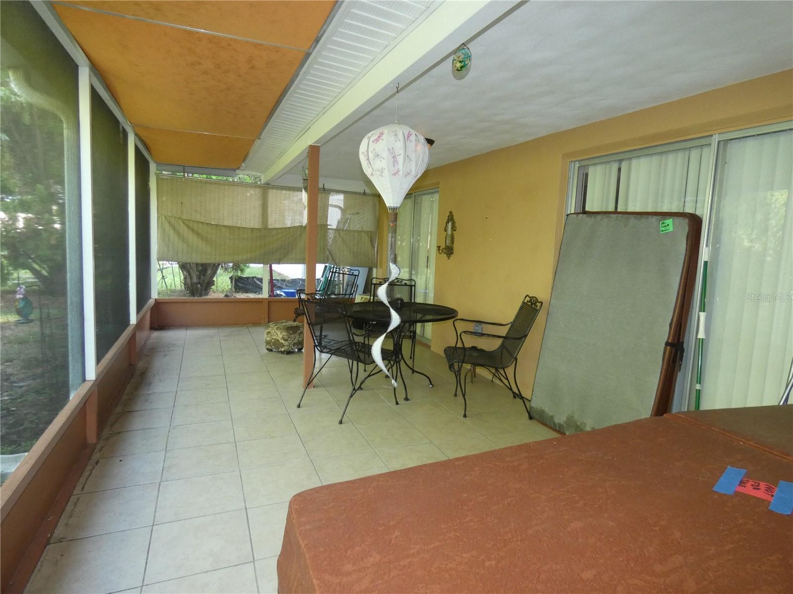 Listing photo id 11 for 4832 Elmwood Street