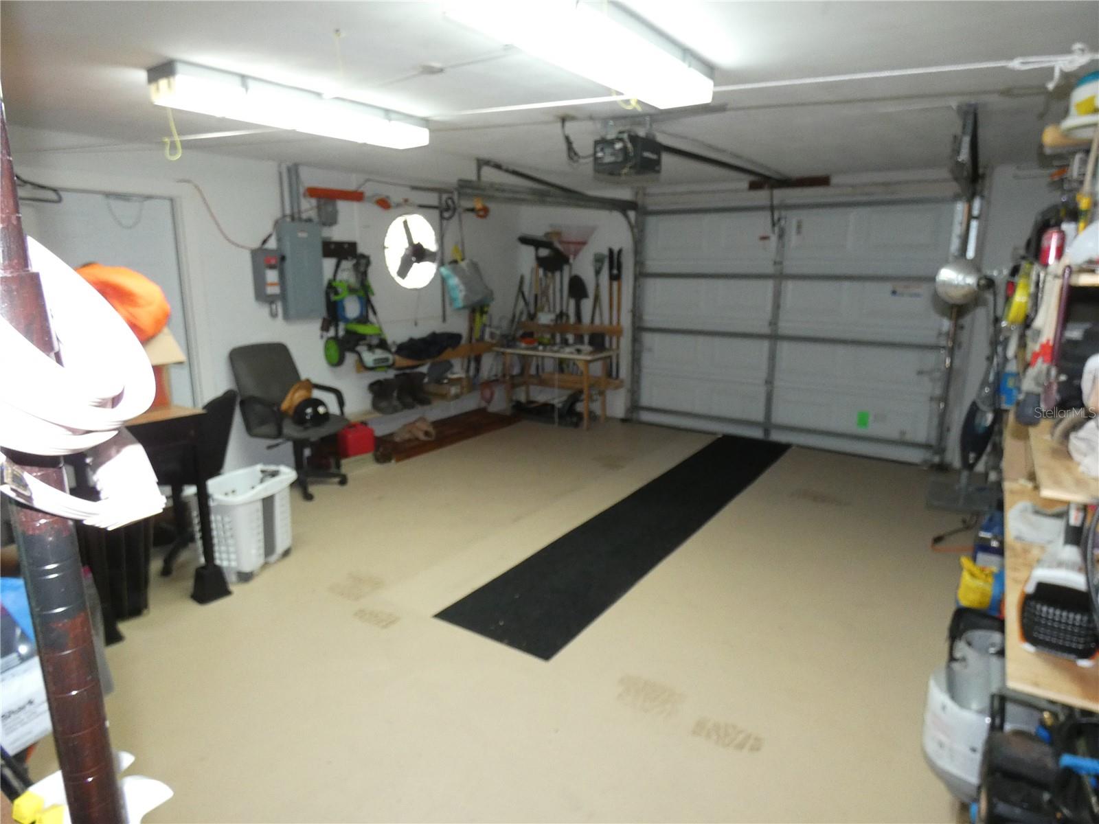 Listing photo id 13 for 4832 Elmwood Street