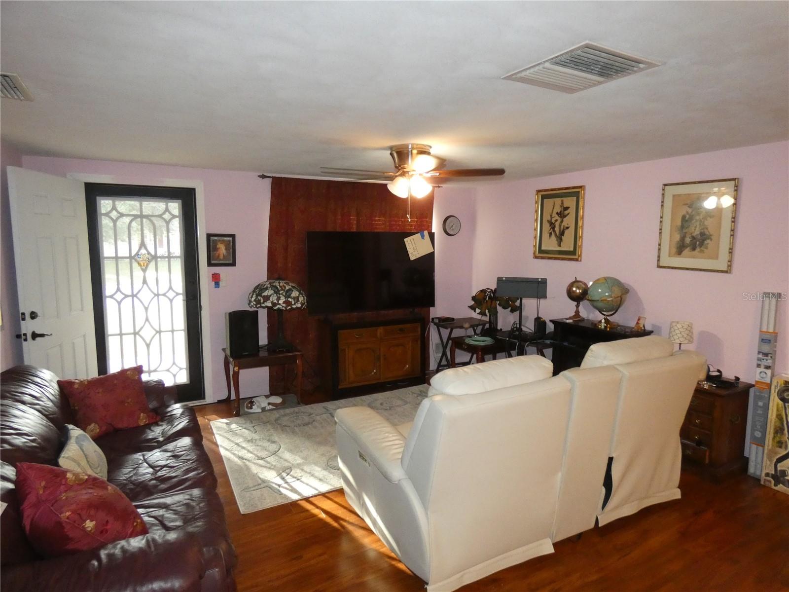 Listing photo id 1 for 4832 Elmwood Street