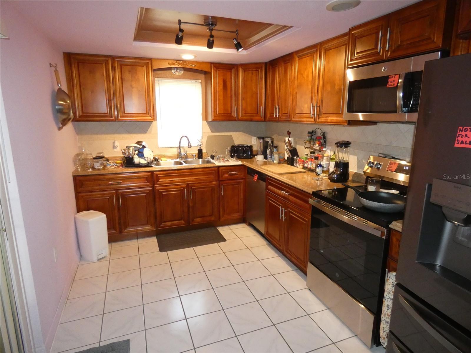 Listing photo id 2 for 4832 Elmwood Street