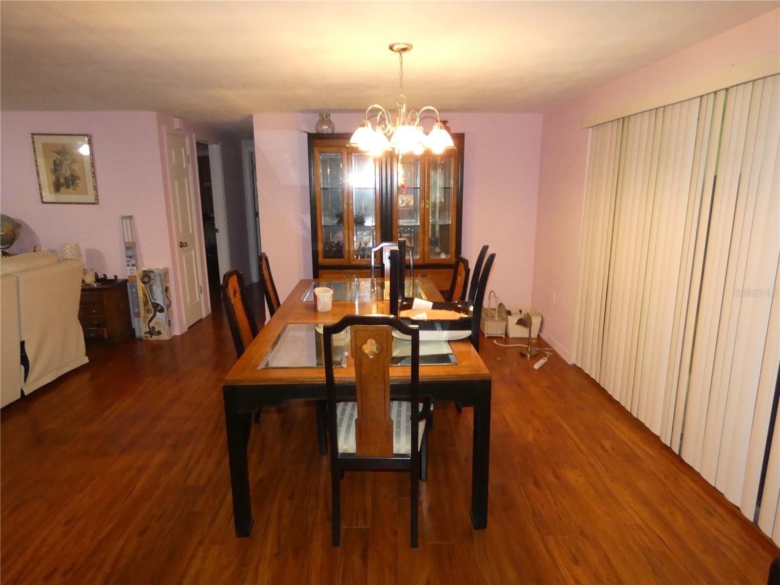 Listing photo id 4 for 4832 Elmwood Street