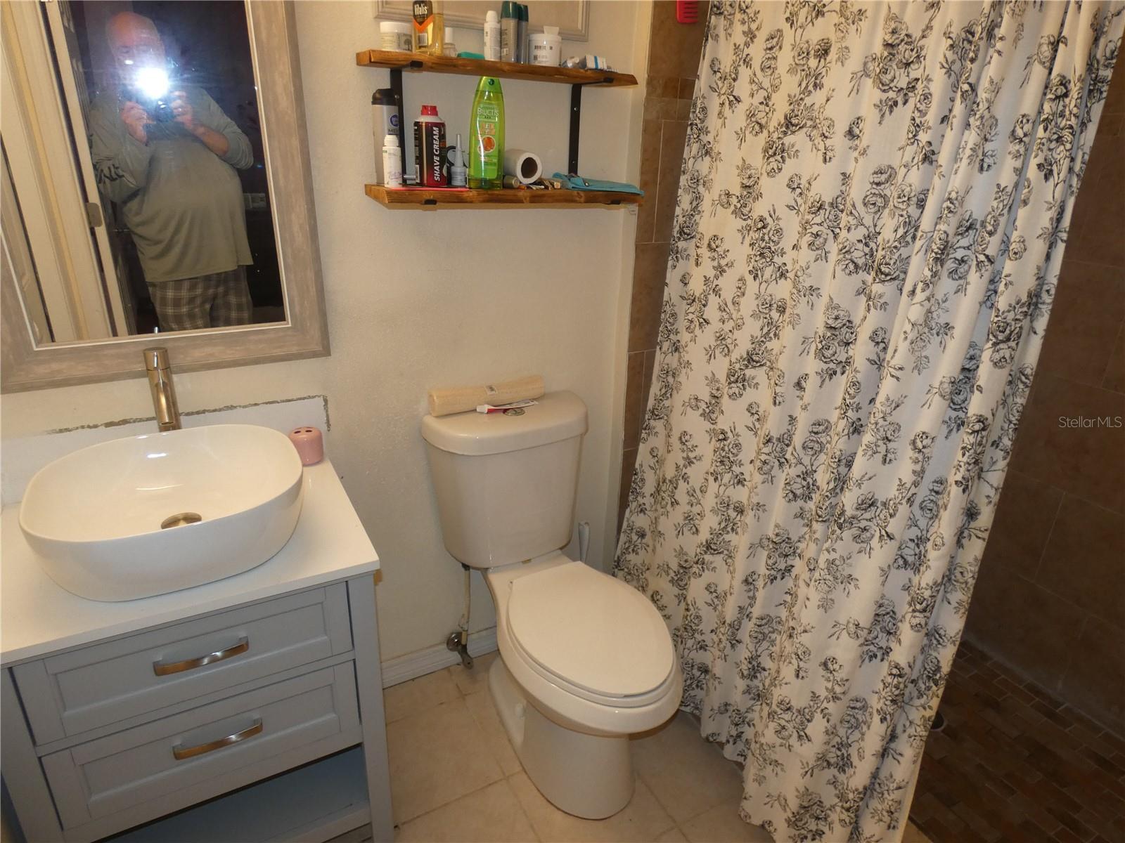 Listing photo id 7 for 4832 Elmwood Street