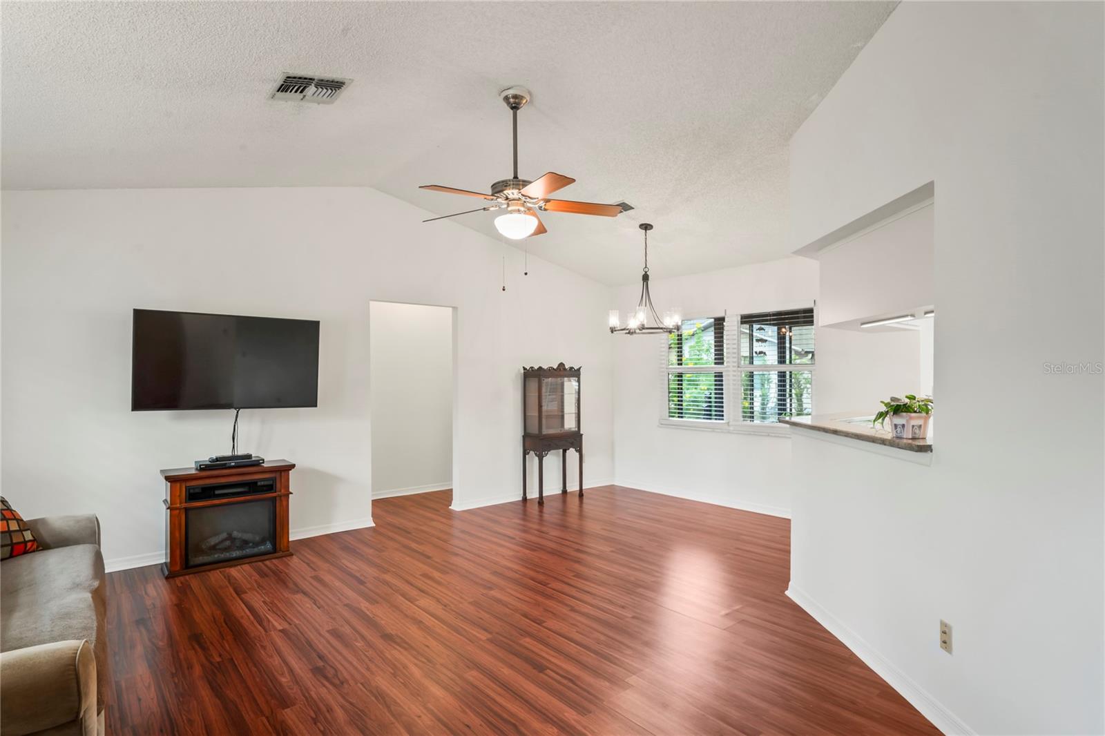 Image 14 of 62 For 8621 Bridgewater Drive