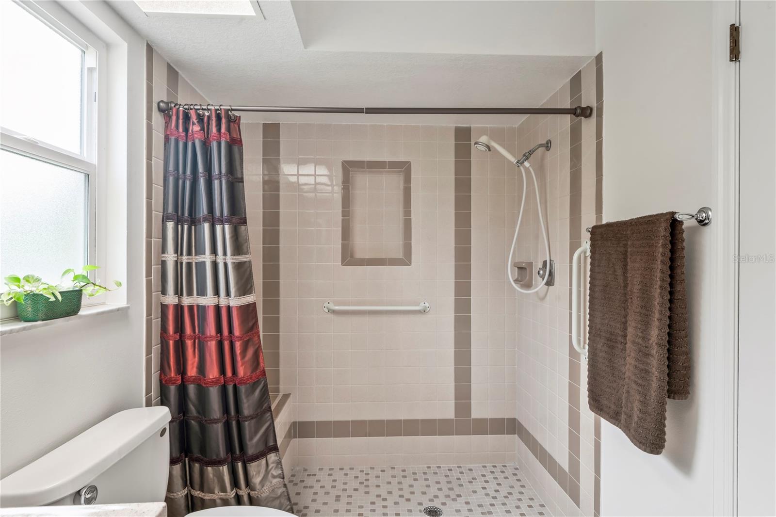 Image 20 of 62 For 8621 Bridgewater Drive