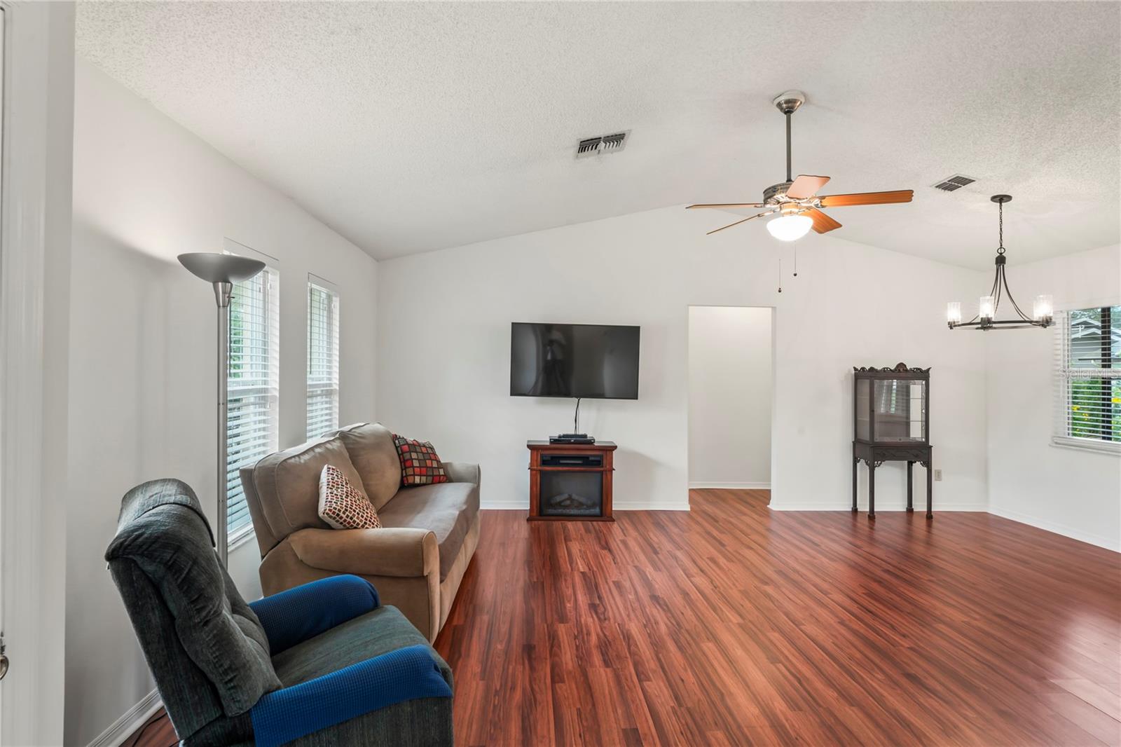 Image 6 of 62 For 8621 Bridgewater Drive